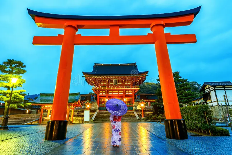 asian women traditional japanese kimonos fushimi inari shrine kyoto japan 136873556